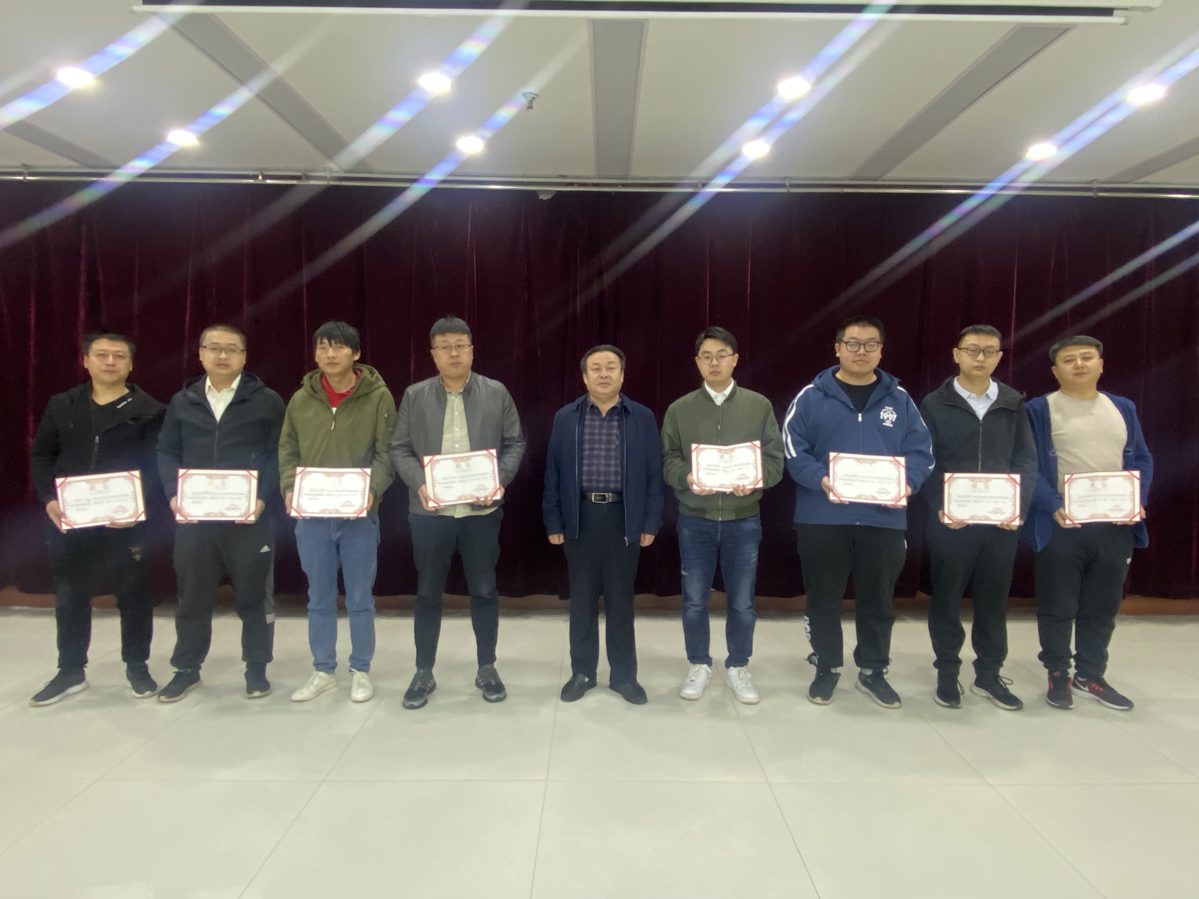 32校企合作 协同育人《思想道德与法治》集体备课会 颁发聘书.jpg 32校企合作 协同育人《思想道德与法治》集体备课会 颁发聘书.jpg